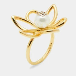 Carolina Herrera CH Floral Faux Pearl Gold Tone Cocktail Ring Size 57 Women