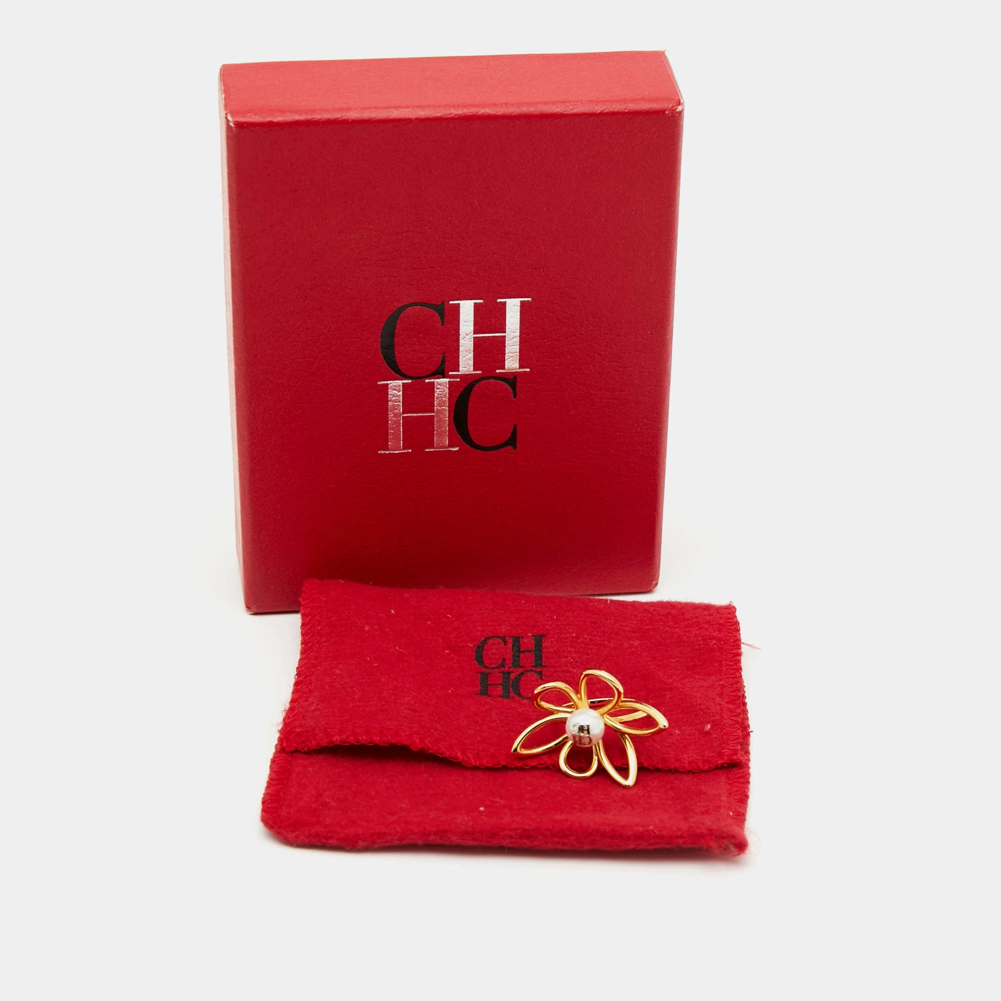 Carolina Herrera CH Floral Faux Pearl Gold Tone Cocktail Ring Size 57 Women