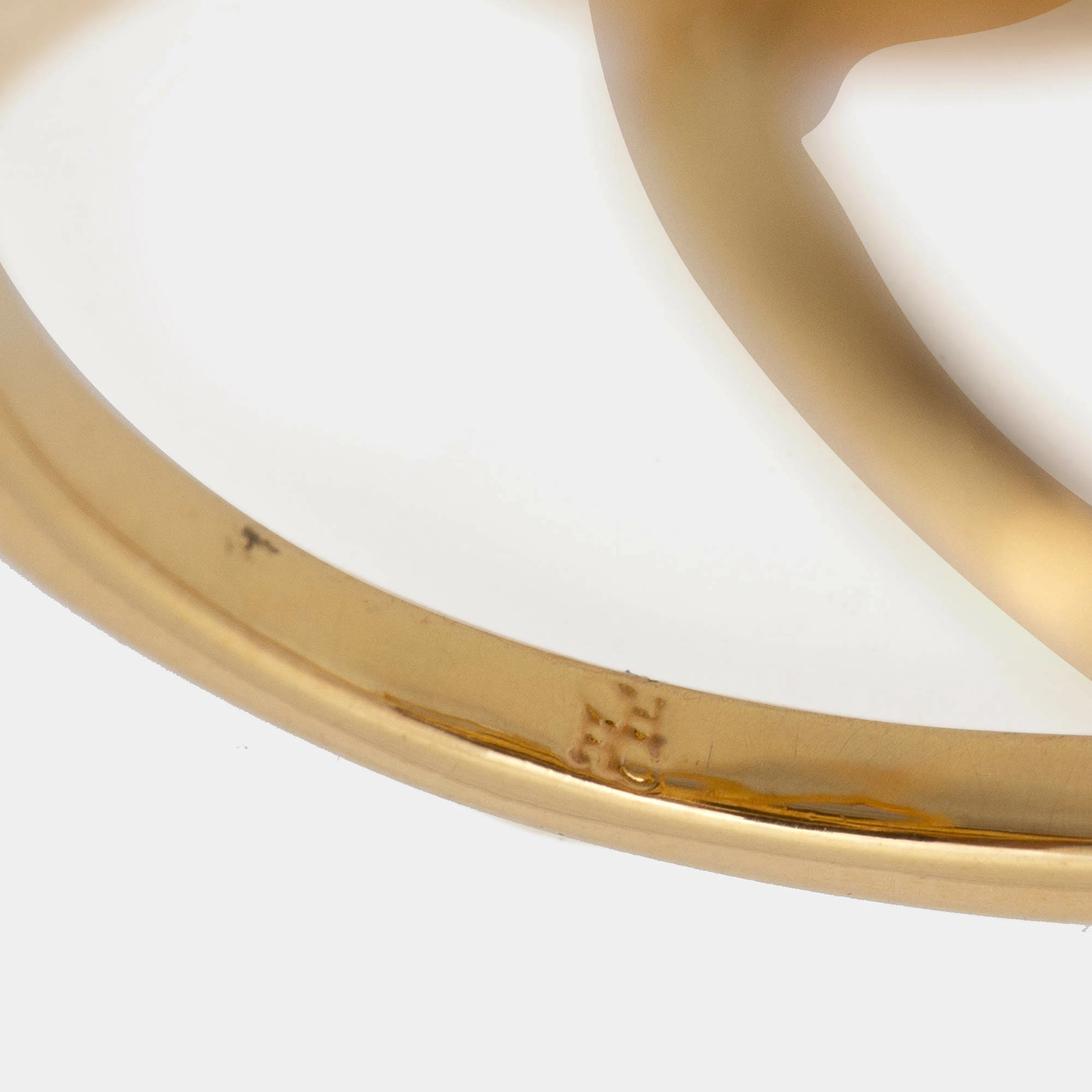 Carolina Herrera CH Floral Faux Pearl Gold Tone Cocktail Ring Size 57 Women