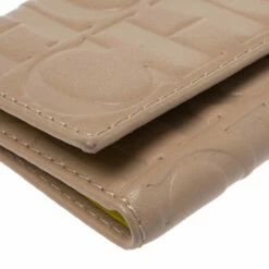 Carolina Herrera Beige Leather Tassel Continental Trifold Wallet Women 20 Carolina Herrera Beige Leather Tassel Continental Trifold Wallet Women -Carolina Herrera Shop luxury women carolina herrera used handbags p351963 001
