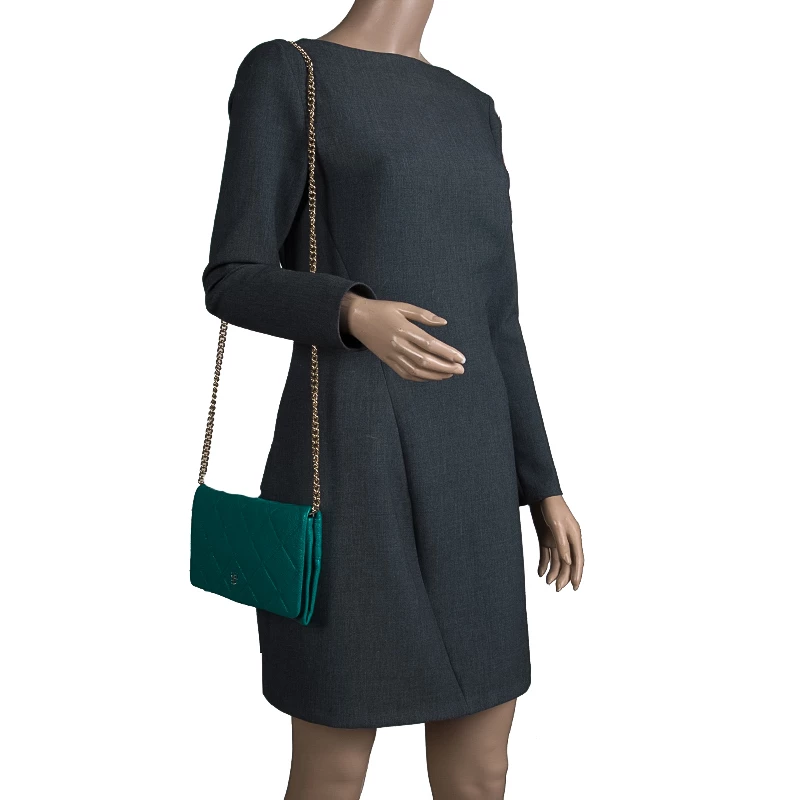 Carolina Herrera Green Quilted Embossed Leather Chain Clutch Women