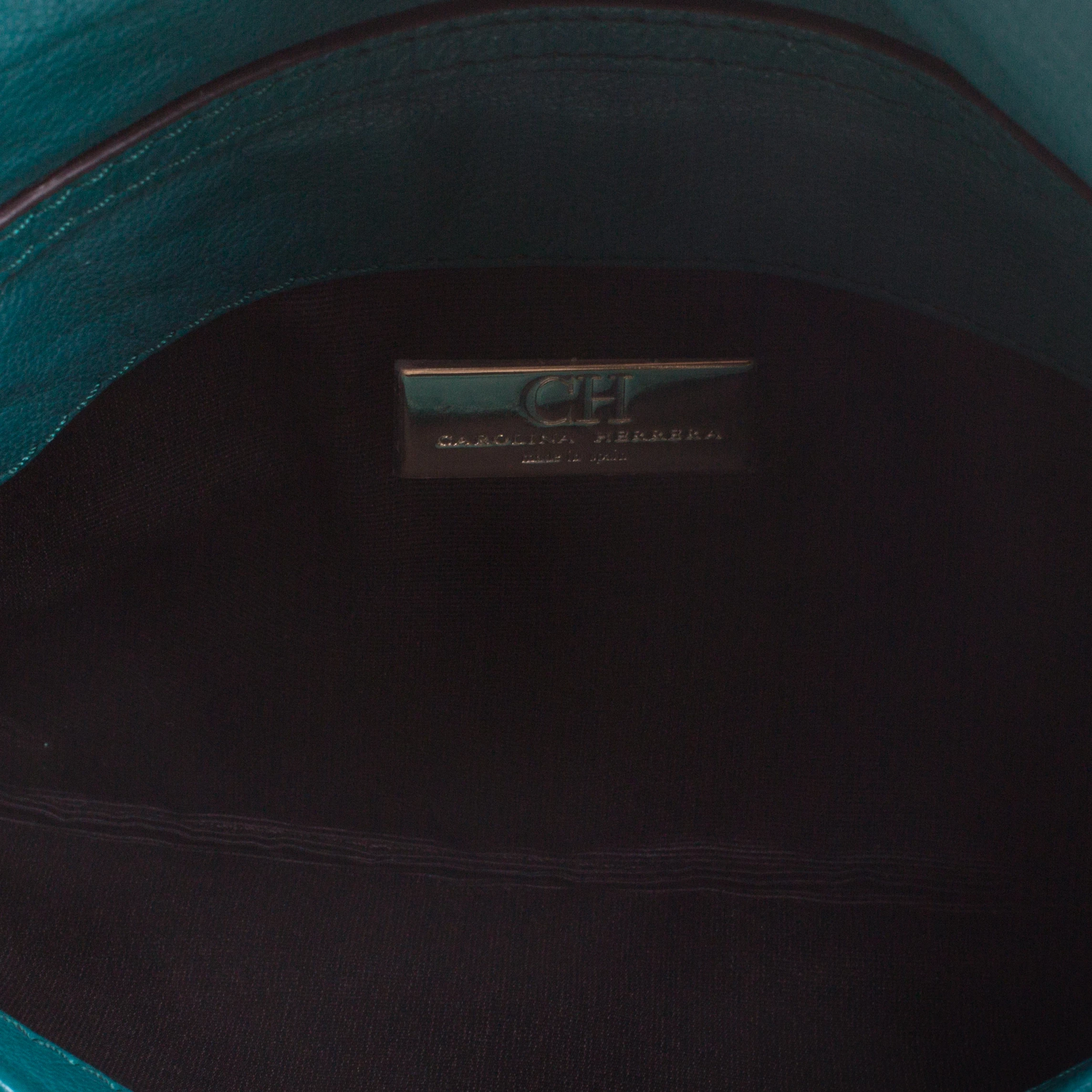 Carolina Herrera Green Quilted Embossed Leather Chain Clutch Women