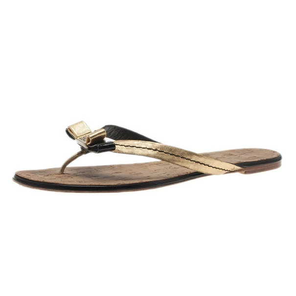 Carolina Herrera Gold Leather Thong Sandals Size 40 Women